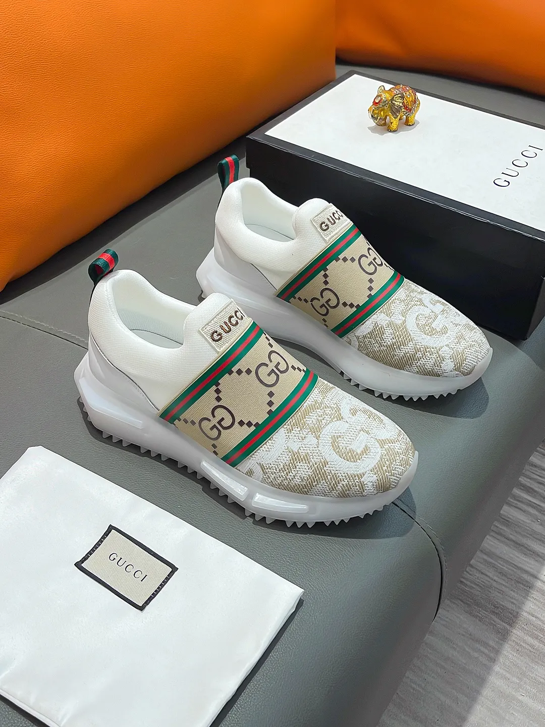Men's shoes GUCCI "Gucci" P440 Regular size: 38-44 (casual shoes) Product materials: Selected cowhide upper, soft sheepskin feet; original factory special outsole.